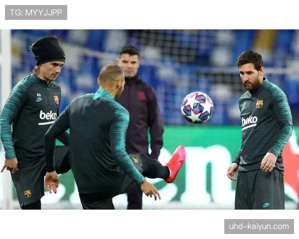 赛前发布会:阿尔瓜西尔称对阵巴萨将坚持自身传控打法